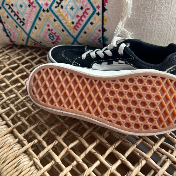 Youth Vans 2 black and white shoes - Picture 4 of 4